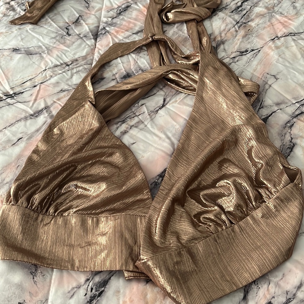 Metallic top